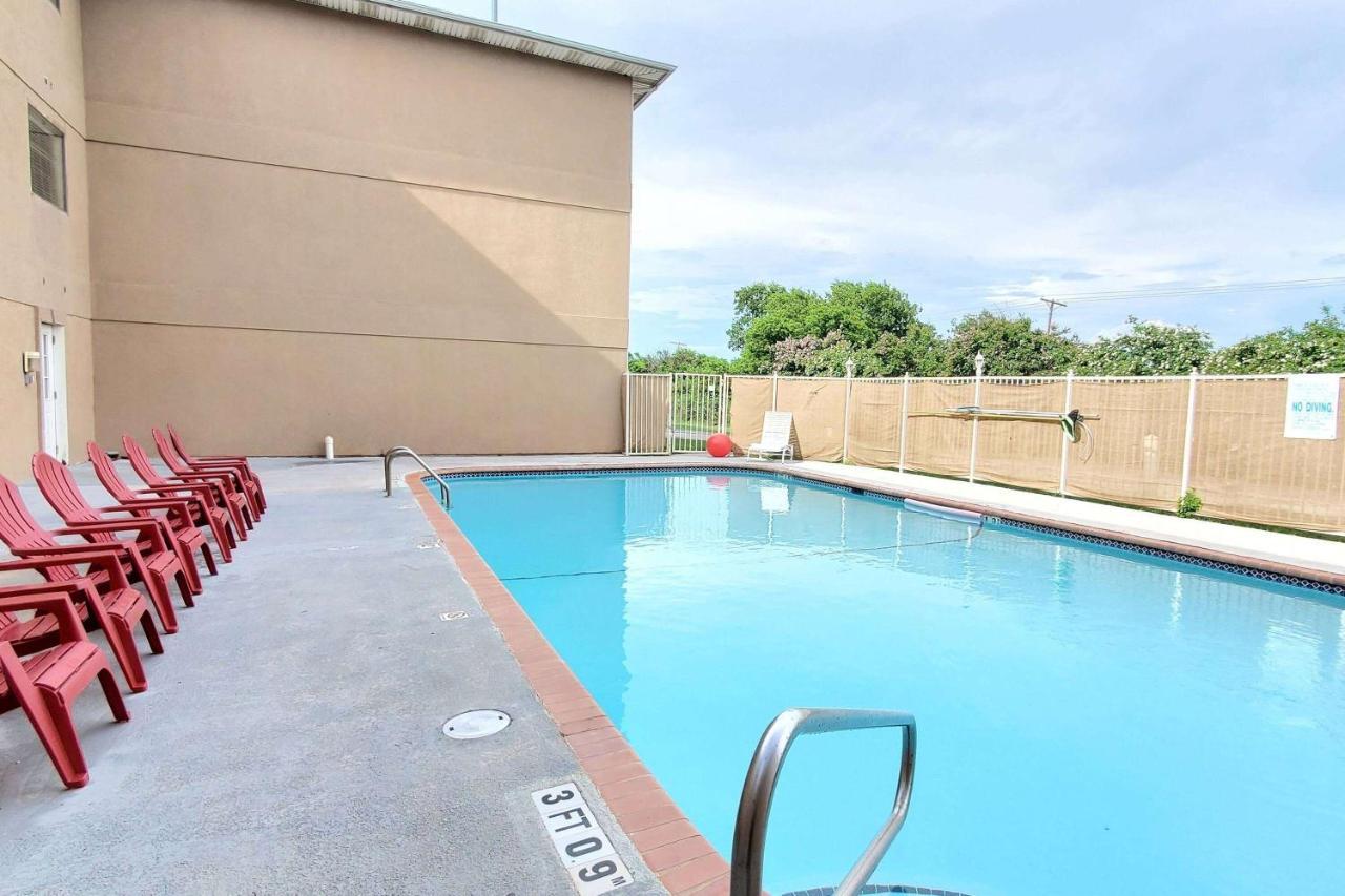 Hotel Super 8 By Wyndham Temple I-35 Exterior foto